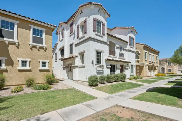 $2,000 | 1319 South Sabino Drive, Gilbert, AZ 85296