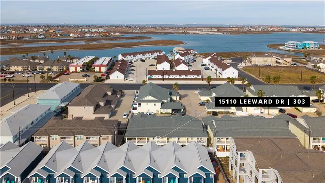 a view of entryway and hall