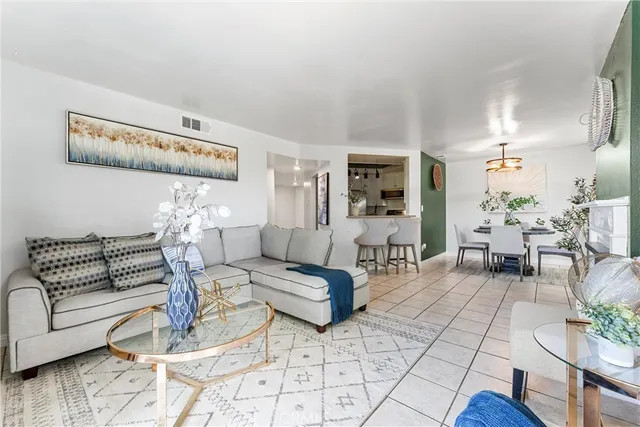 $2,600 | 628 Daisy Avenue, Unit 311, Long Beach, CA 90802