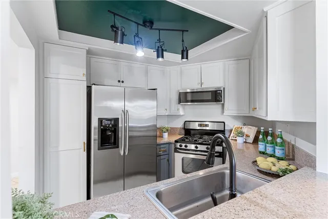 $2,600 | 628 Daisy Avenue, Unit 311, Long Beach, CA 90802