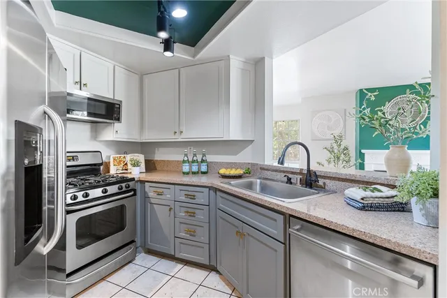 $2,600 | 628 Daisy Avenue, Unit 311, Long Beach, CA 90802