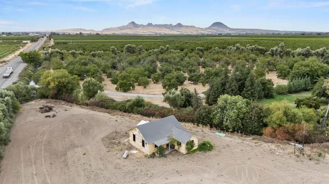 an aerial view of a house with mountain view