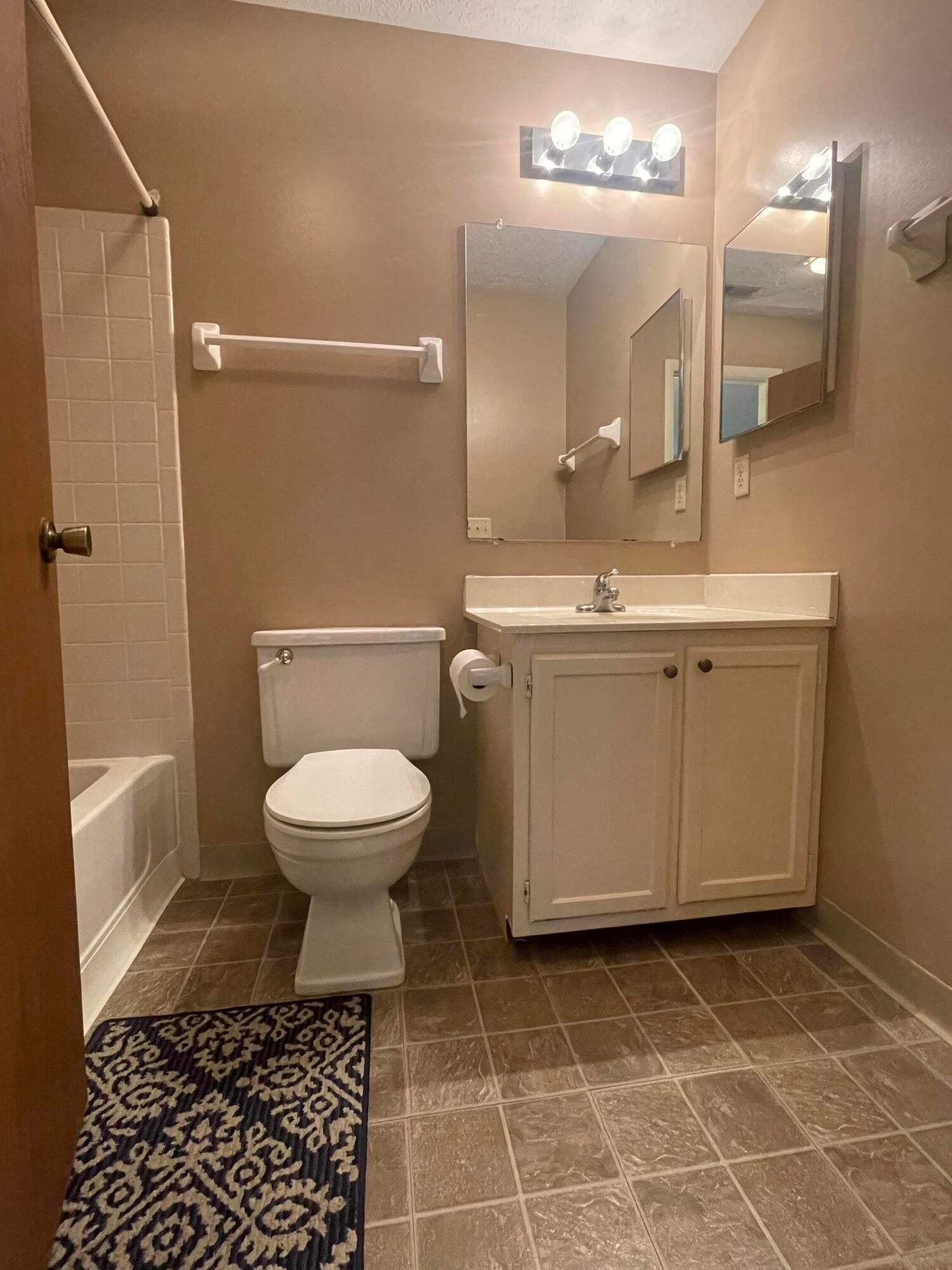 2188 Hedgerow Road, Unit 2188G Columbus, OH 43220 - Photo 11 of 26 Master bath 1