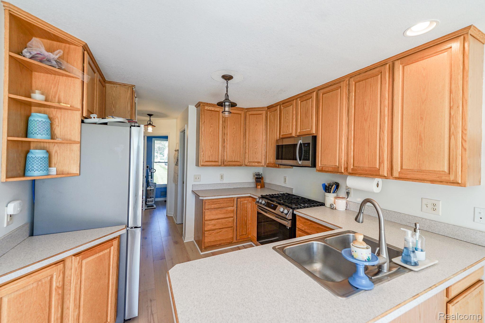 11230 East Coldwater Road Davison, MI 48423 - Photo 11 of 49