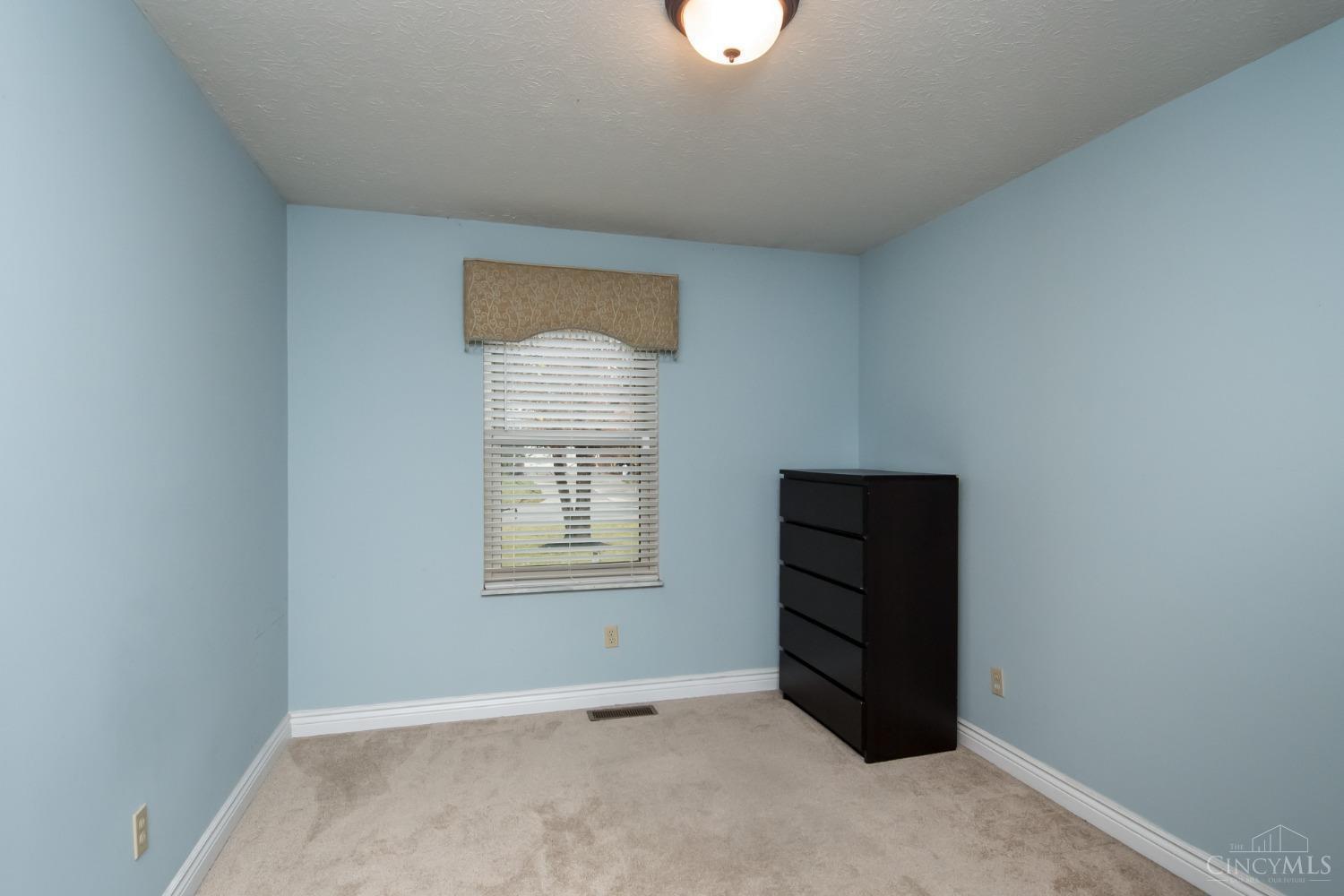 3675 Rackacres Drive Cincinnati, OH 45211 - Photo 14 of 31 Gallery Image 14