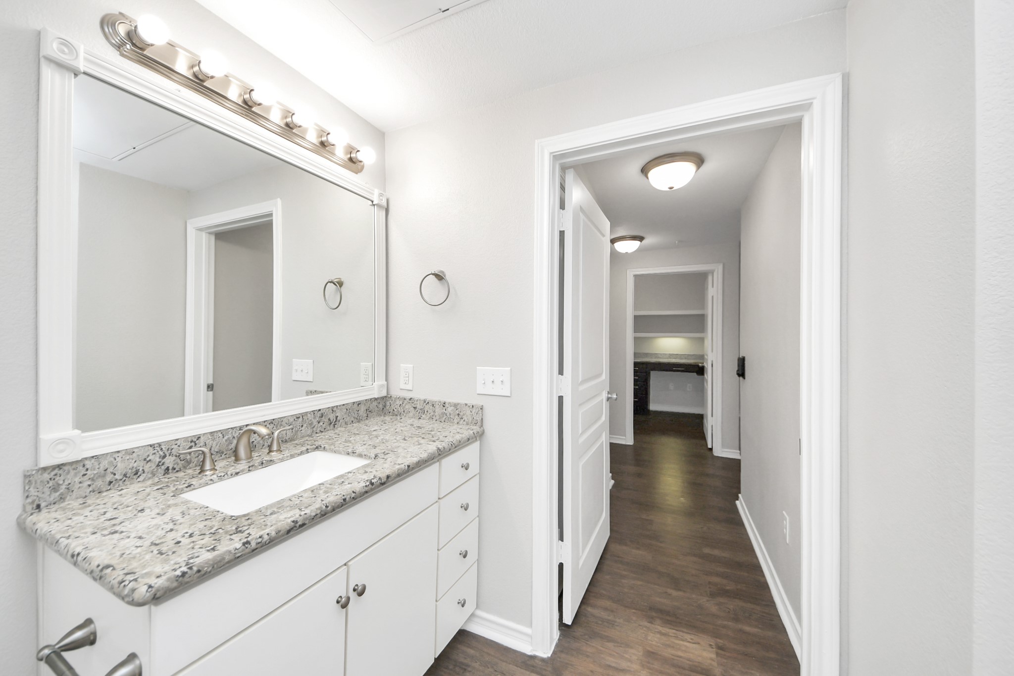 3003 Memorial Court, Unit 1139 Houston, TX 77007 - Photo 32 of 35 a en suite bathroom with a granite countertop sink and a mirror
