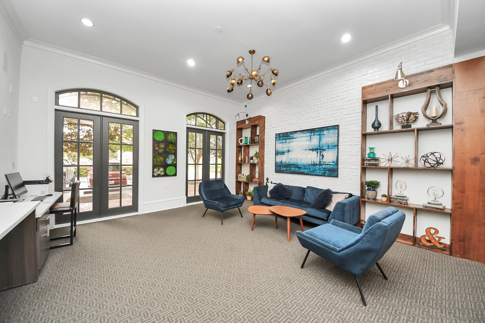 3003 Memorial Court, Unit 1139 Houston, TX 77007 - Photo 17 of 35 a living room with furniture and large windows