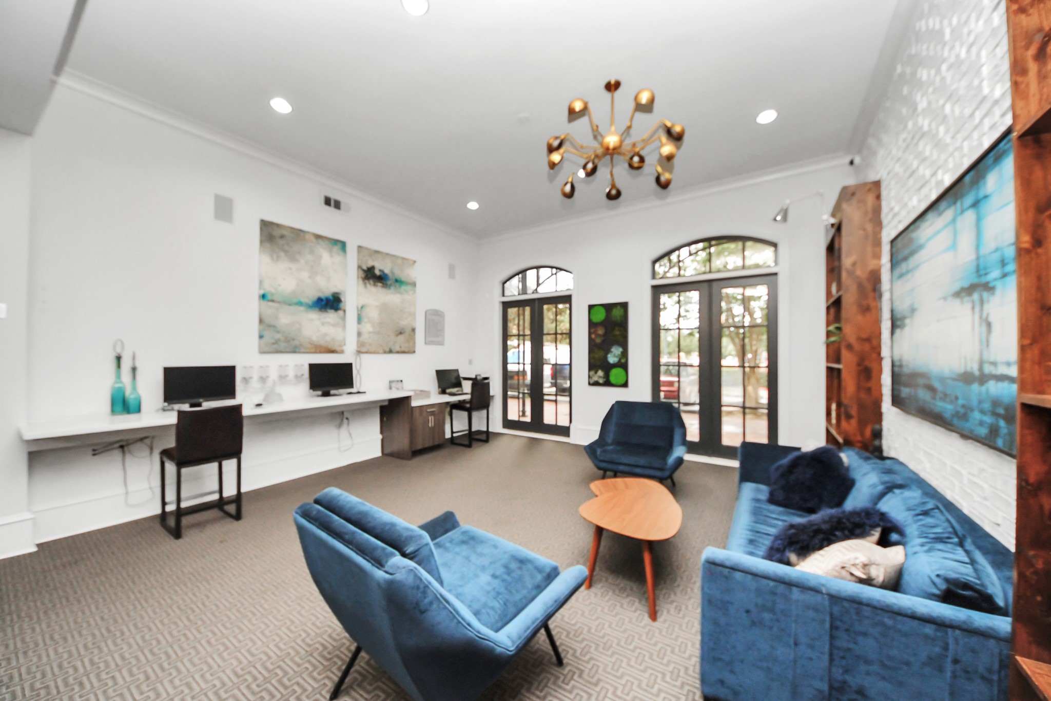 3003 Memorial Court, Unit 1139 Houston, TX 77007 - Photo 18 of 35 a living room with furniture potted plant and a large window
