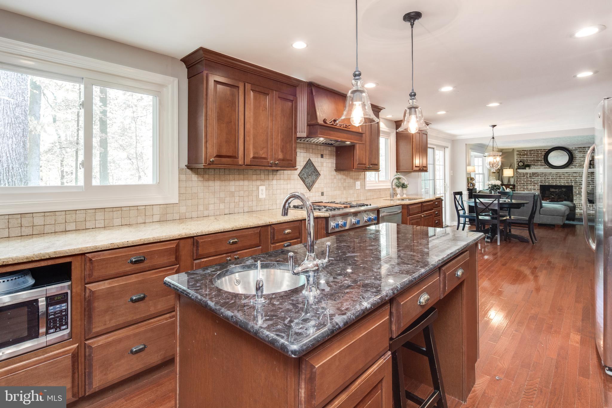 8325 Magic Leaf Road Springfield, VA 22153 - Photo 12 of 40 Gallery Image 12