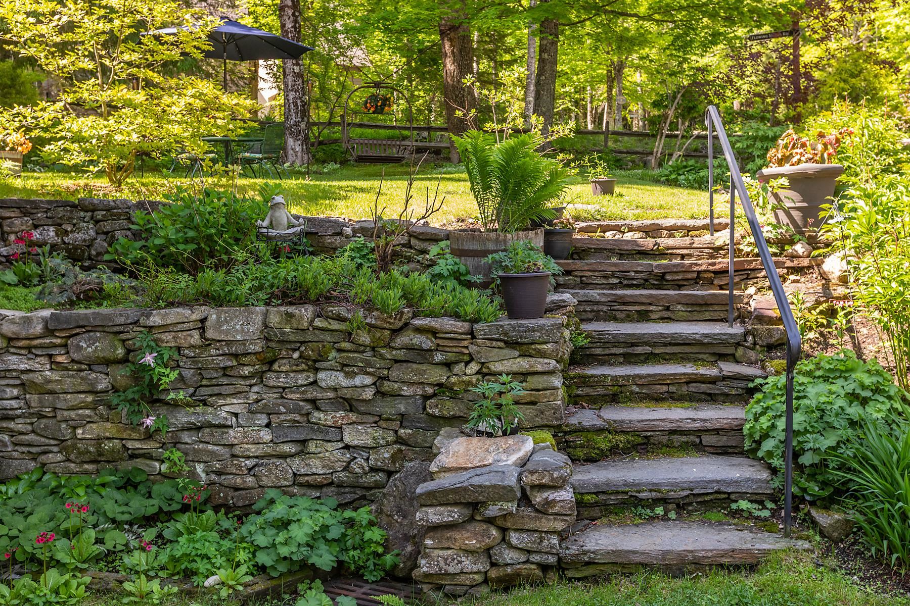 11 Founders Hill Road Winhall, VT 05340 - Photo 4 of 43