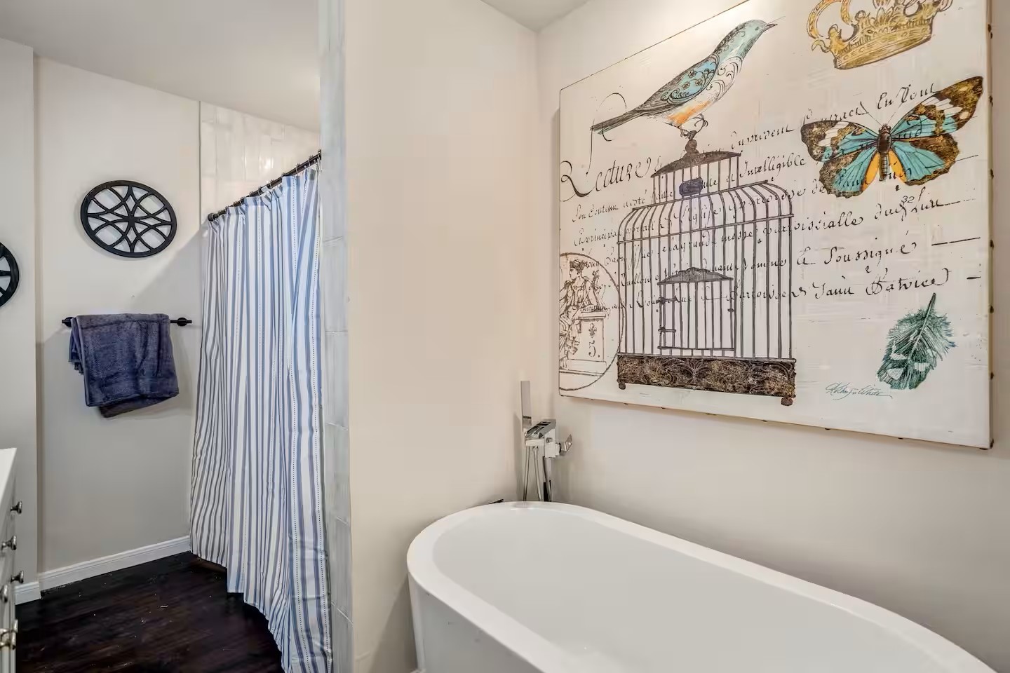 3741 Charleston Street Houston, TX 77021 - Photo 26 of 37 Freestanding tub in bath 3.