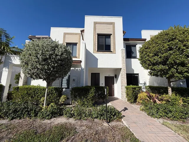 $3,100 | 909 Northeast 211th Street, Unit 909, Miami, FL 33179