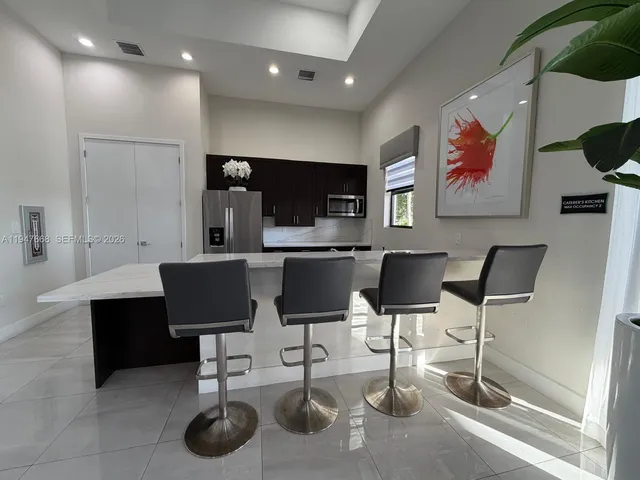 $3,000 | 909 Northeast 211th Street, Unit 909, Miami, FL 33179