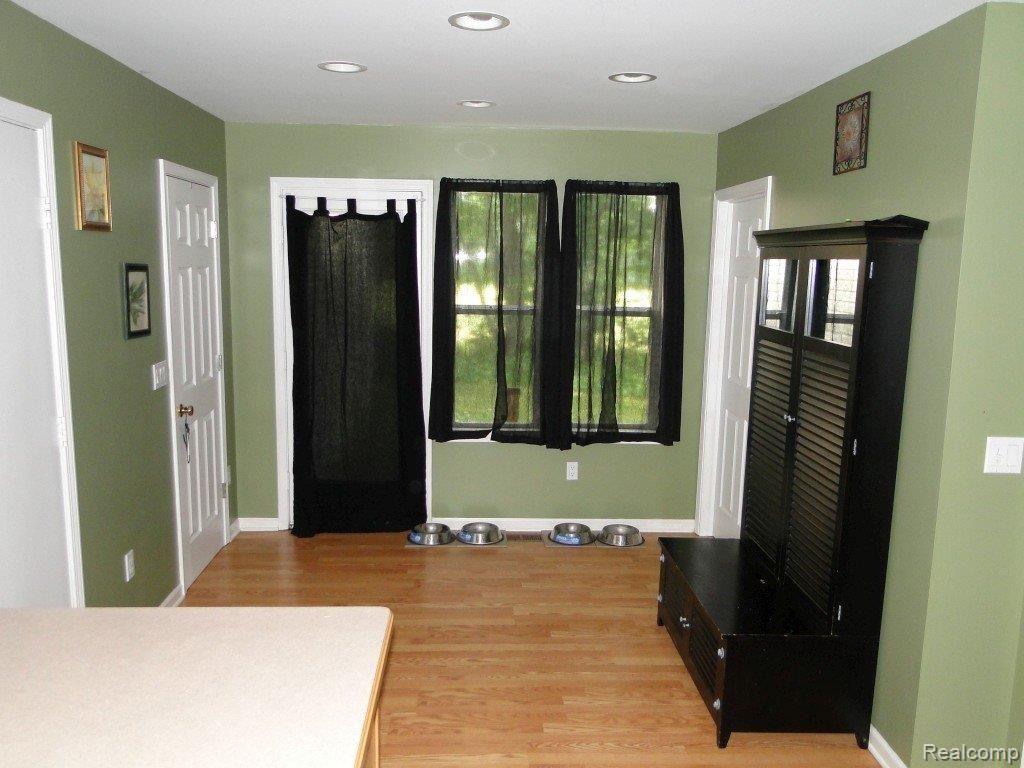 4294 Center Road Linden, MI 48451 - Photo 4 of 19 Breakfast Area-G1024x768