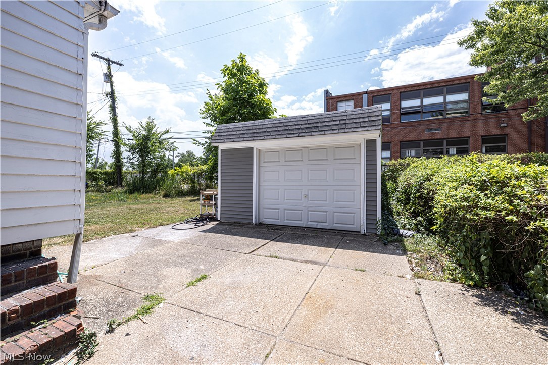 954 Royal Road Cleveland, OH 44110 - Photo 33 of 34