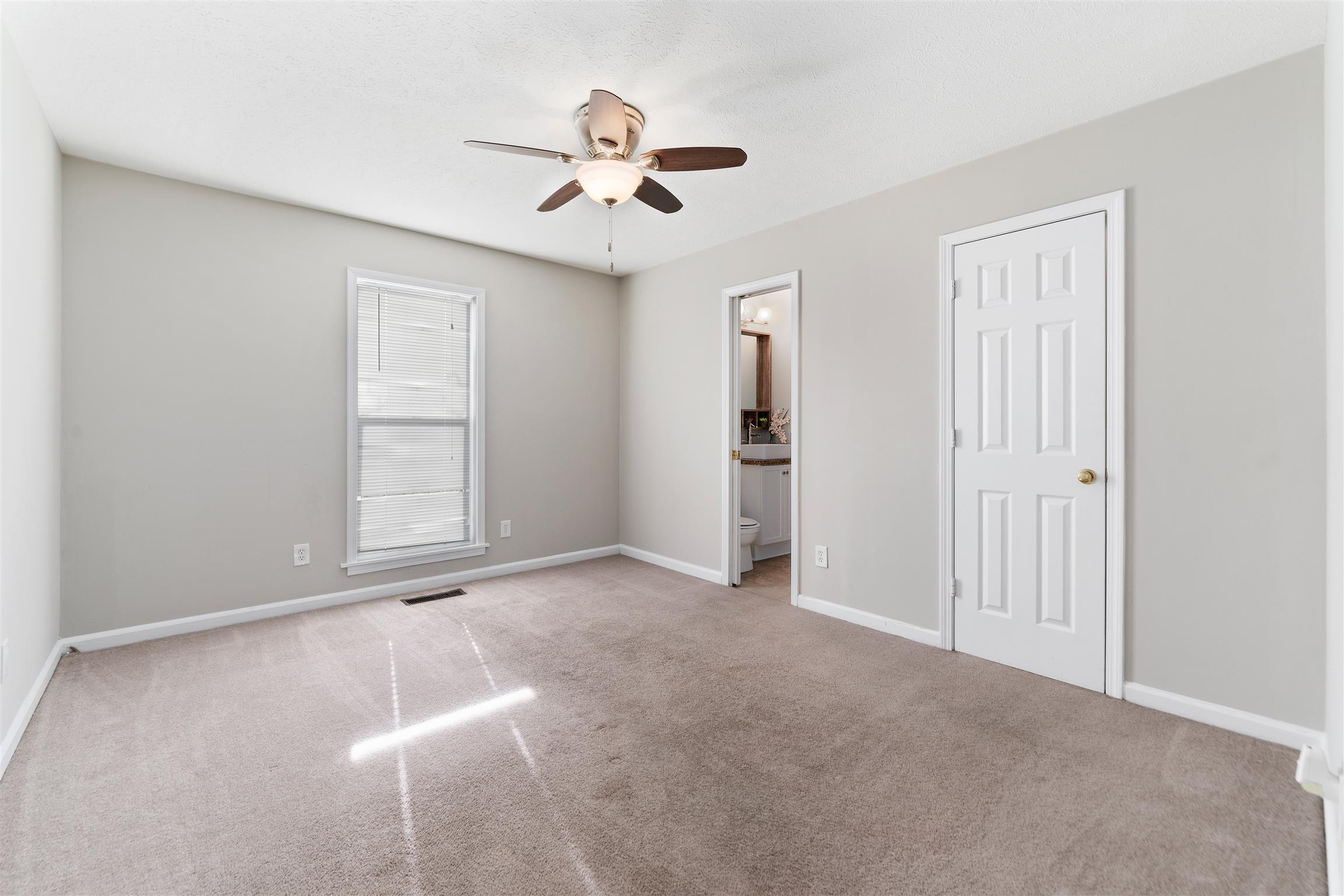 21 Cable Road Oak Grove, KY 42262 - Photo 9 of 16 Master bedroom has a large closet and full bathroom!!