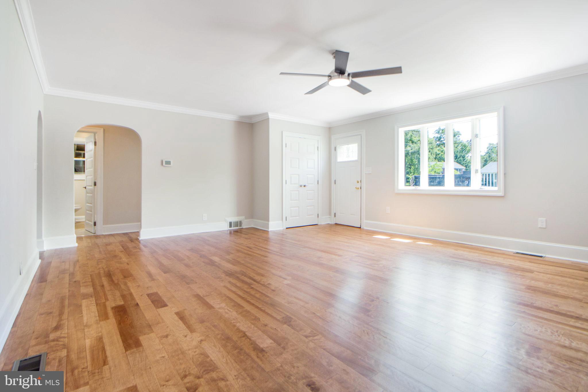 5905 Shady Spring Avenue Rosedale, MD 21237 - Photo 5 of 44 Living Room