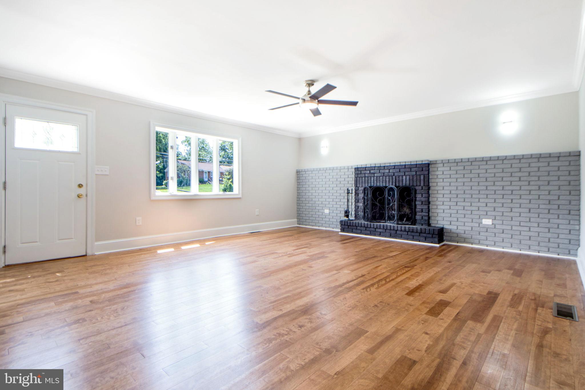 5905 Shady Spring Avenue Rosedale, MD 21237 - Photo 7 of 44 Living room