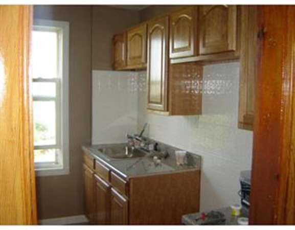 186 Division Street Fall River, MA 02721 - Photo 5 of 8