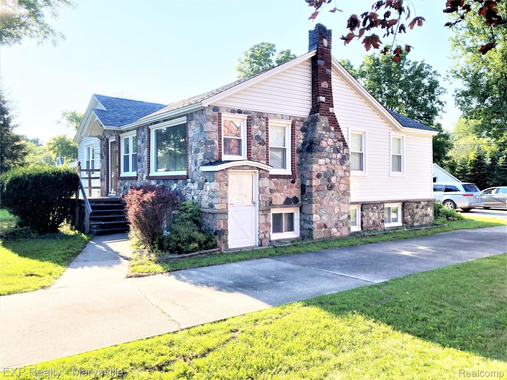 4204 Lapeer Road Port Huron, MI 48060 - Photo 4 of 40 IMG_5799.jpg