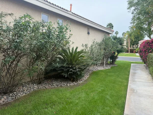 a view of a pathway with a house on both side