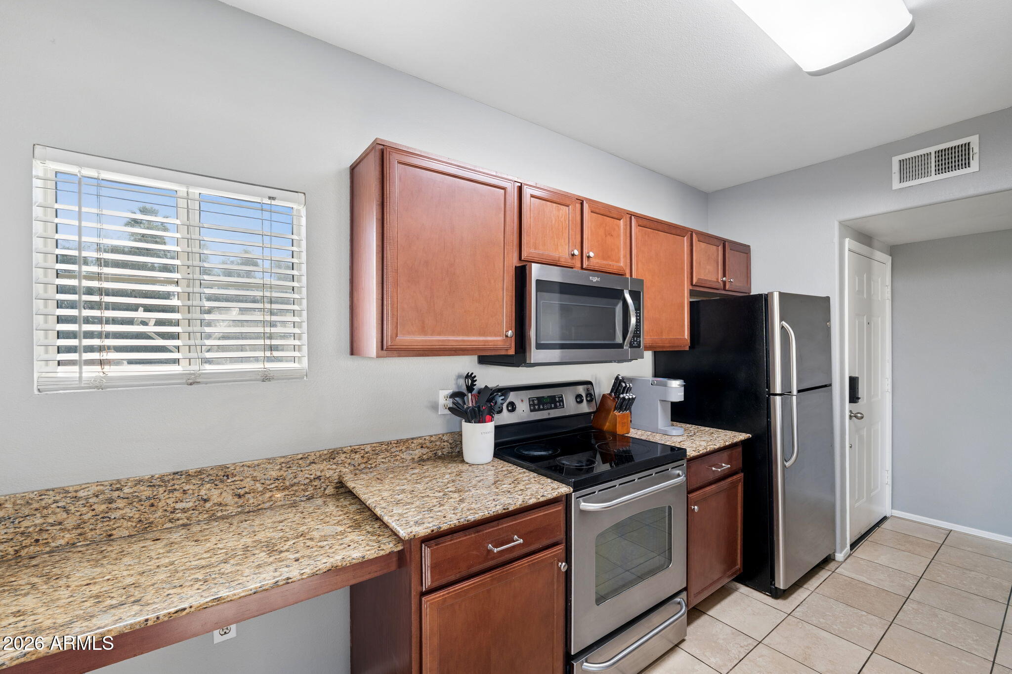 2134 East Broadway Road, Unit 2011 Tempe, AZ 85282 - Photo 4 of 28 Large Kitchen