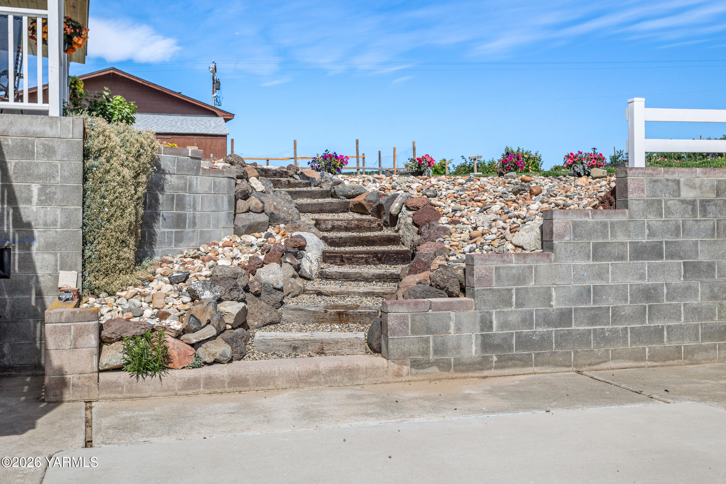 2301 Houghton Road Zillah, WA 98953 - Photo 29 of 34 Lower Level of Exterior Stairs