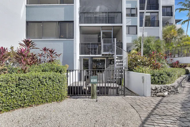 a view of a tennis court