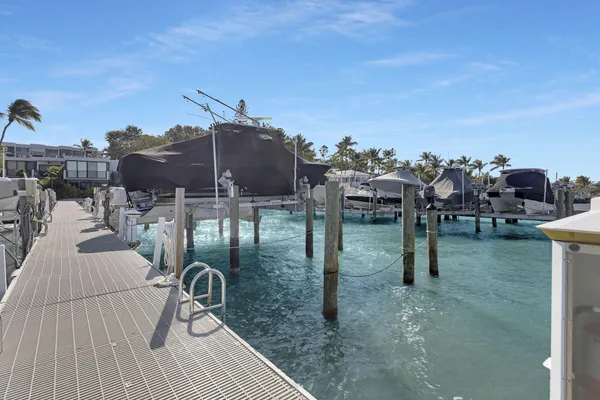 a view of a tennis court