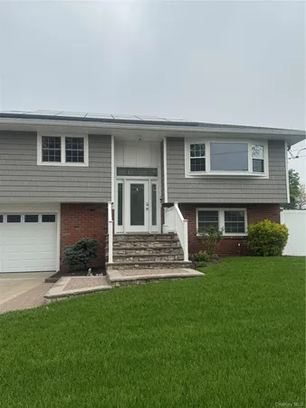$4,100 | Undisclosed Address, Lindenhurst, NY 11757