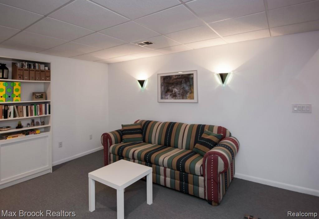 2531 Pine Ridge Road West Bloomfield, MI 48324 - Photo 26 of 33 128DSC_0179.jpg