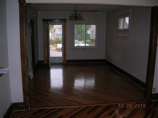 31030592-2.JPG