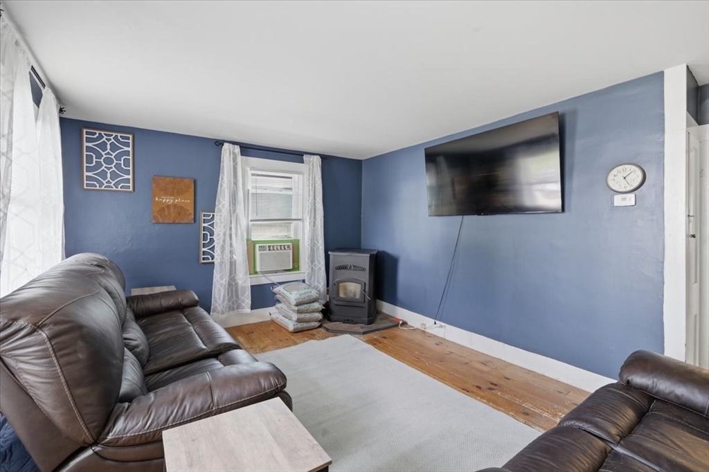 19 West Elm Street Townsend, MA 01474 - Photo 14 of 35
