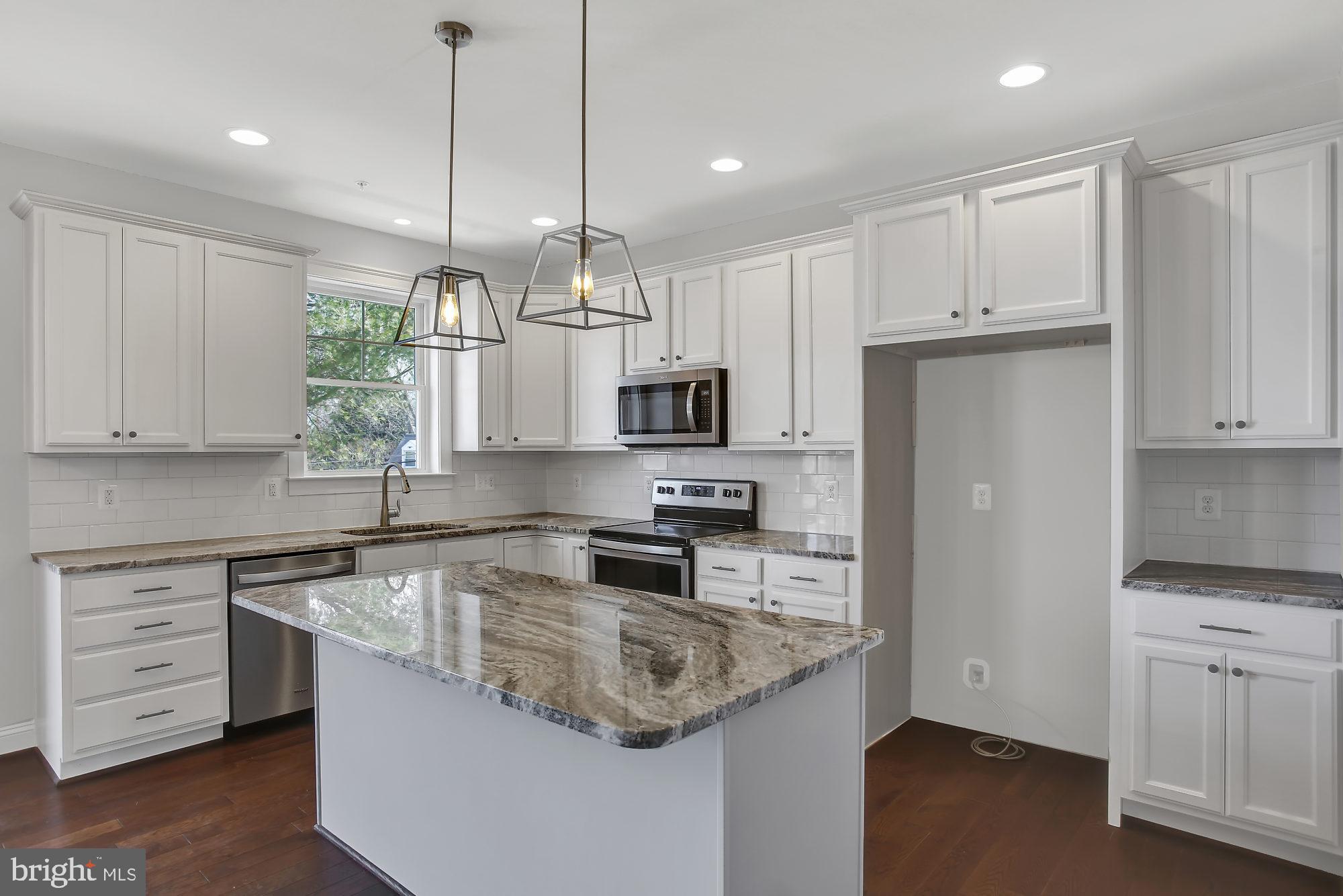 579 Whitney Road Severna Park, MD 21146 - Photo 6 of 26 Similar Home 42" Cabs, Granite, S/S Appl.