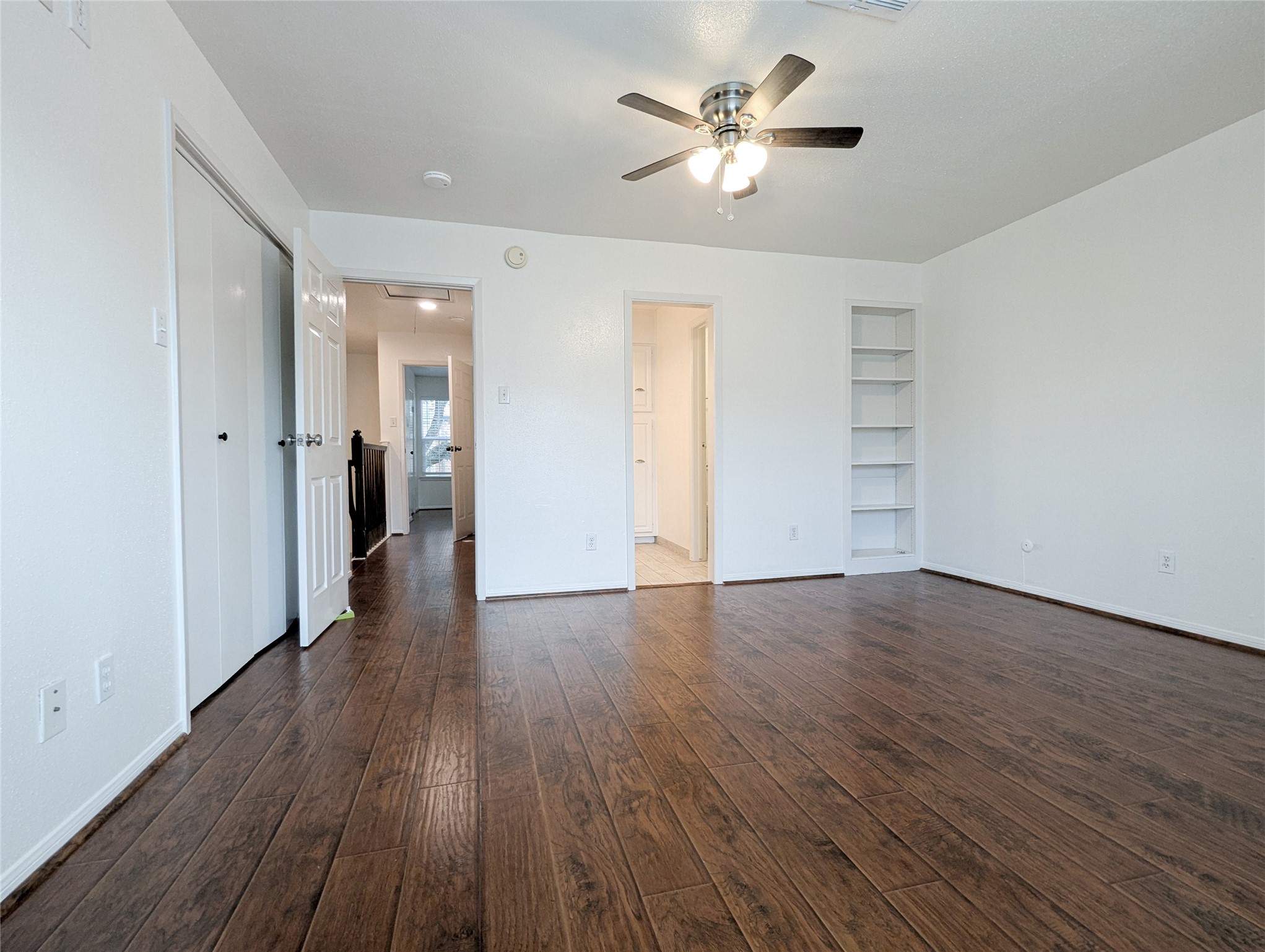 7925 Knight Road Houston, TX 77054 - Photo 8 of 25 Extra large bedroom has double closets and custom made built-in shelving