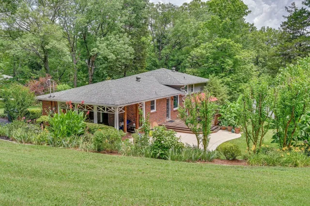 $3,400 | 682 Shawnee Drive, Nashville, TN 37205