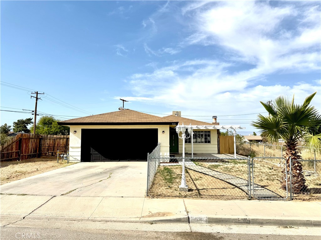 930 West Franklin Avenue Ridgecrest, CA 93555 - Photo 2 of 31 a front view of a house with a yard