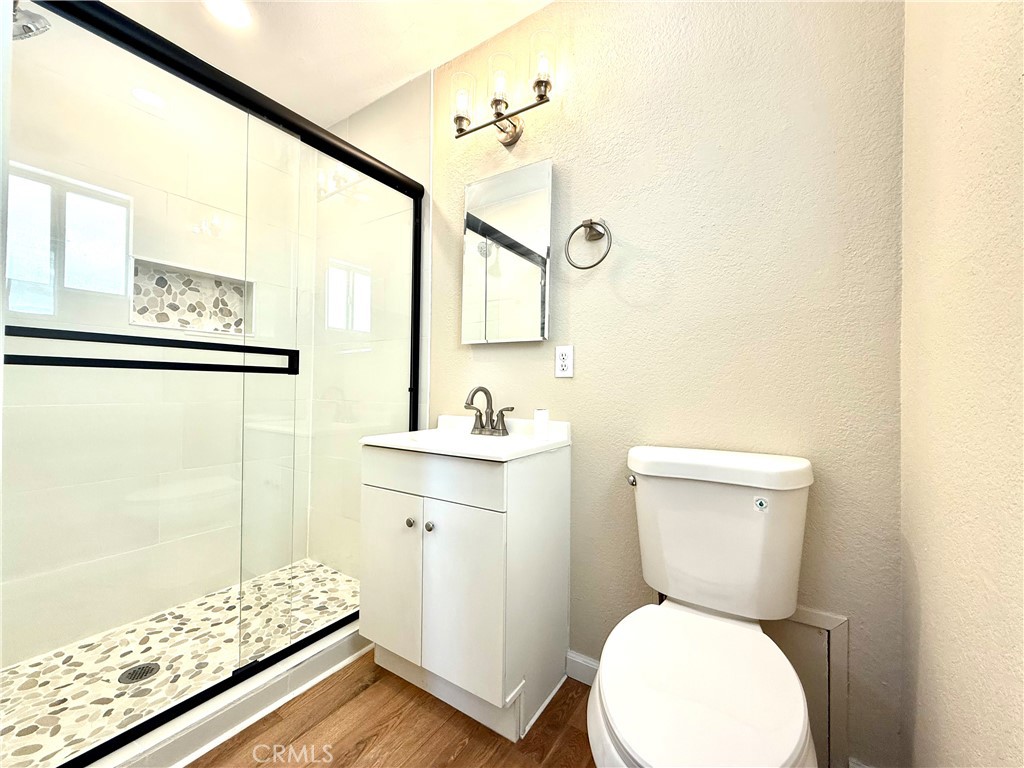 930 West Franklin Avenue Ridgecrest, CA 93555 - Photo 23 of 31 a bathroom with a toilet sink and shower