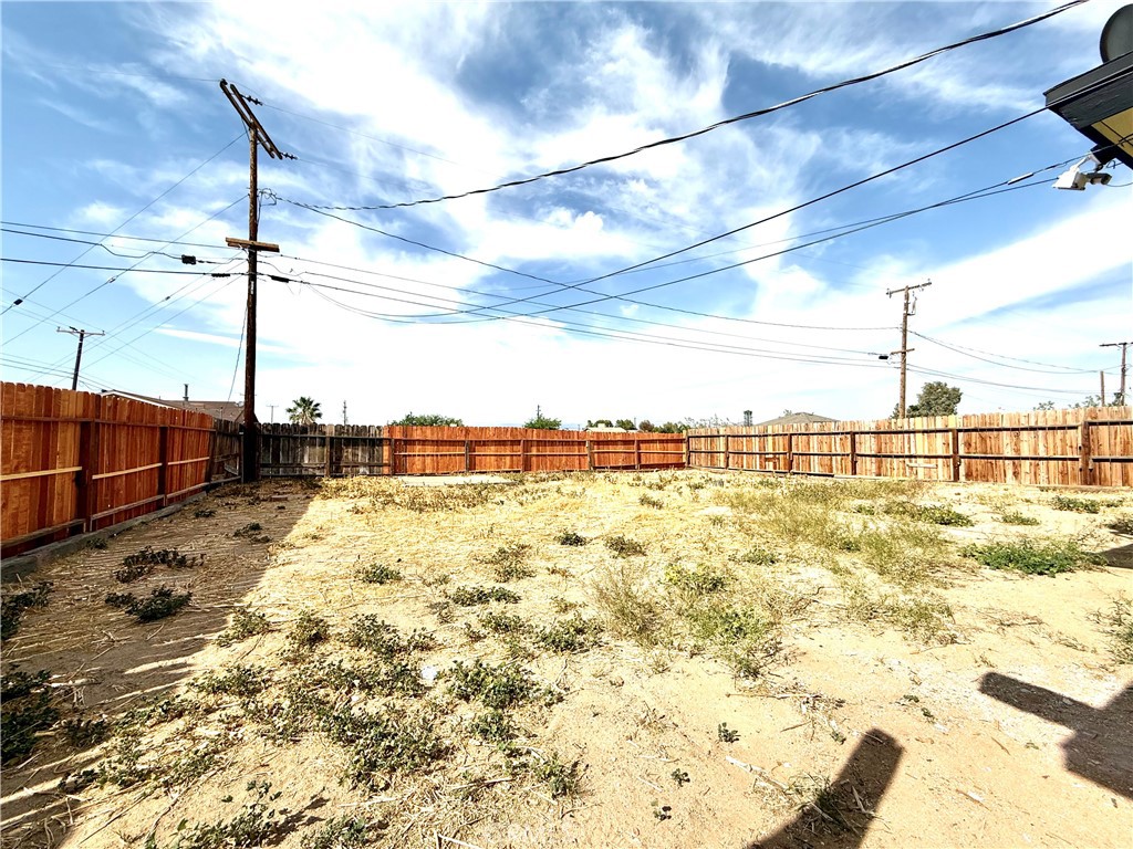 930 West Franklin Avenue Ridgecrest, CA 93555 - Photo 30 of 31 a view of a terrace