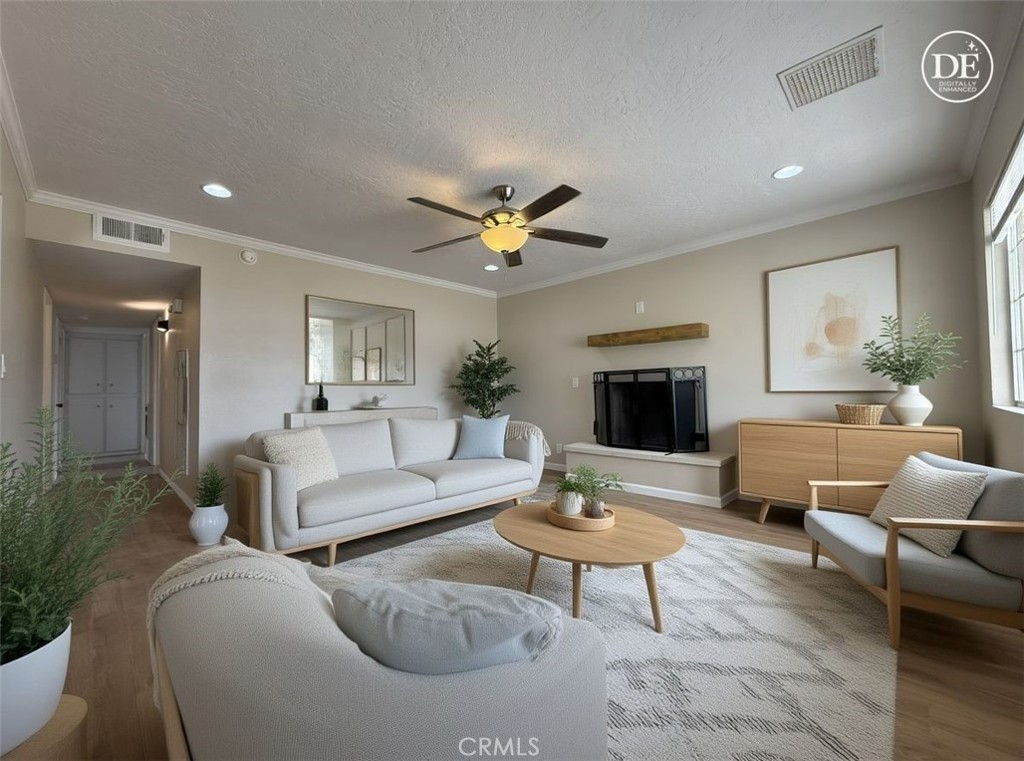 930 West Franklin Avenue Ridgecrest, CA 93555 - Photo 7 of 31 a living room with furniture