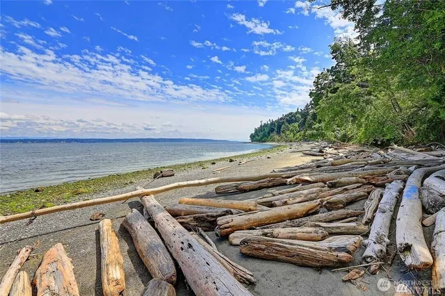 a view of an outdoor space with seating area