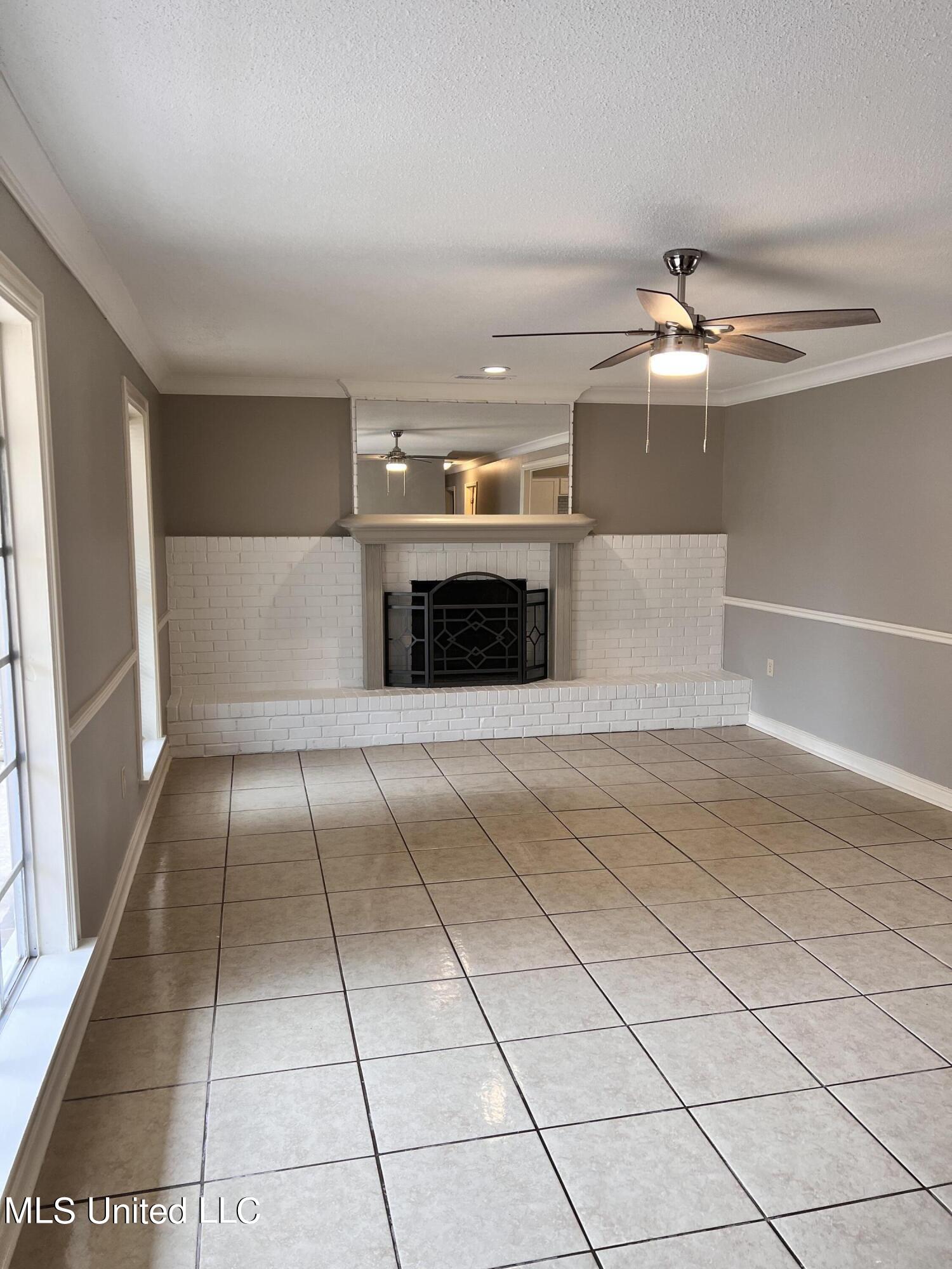 7537 Rockingham Drive Southaven, MS 38671 - Photo 2 of 12 large Family Room