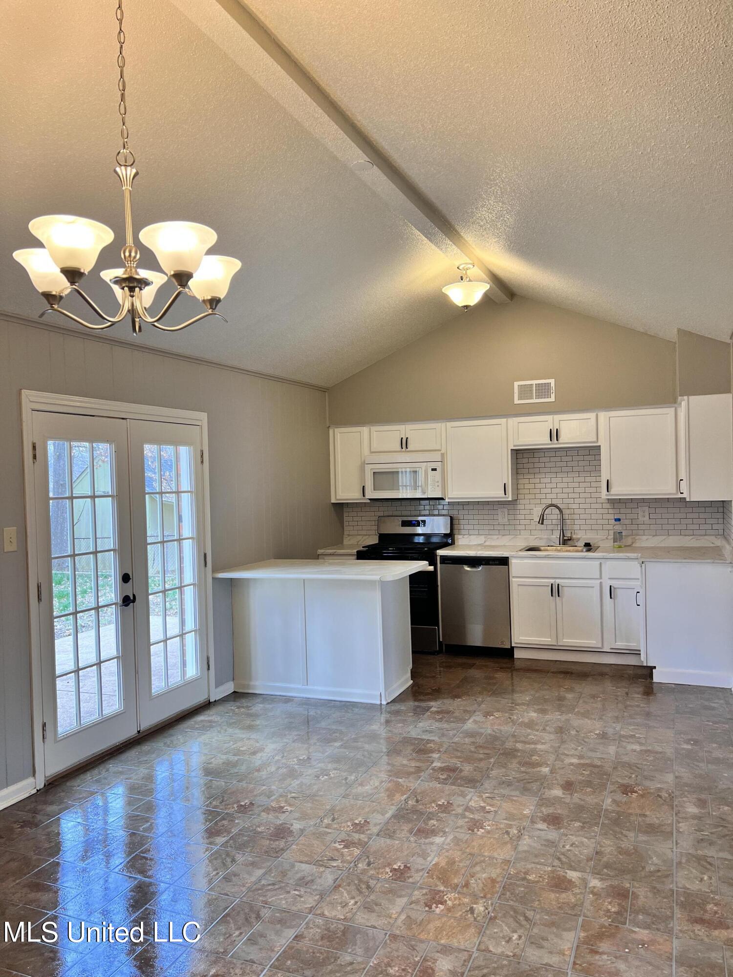 7537 Rockingham Drive Southaven, MS 38671 - Photo 5 of 12 large area for entertainment