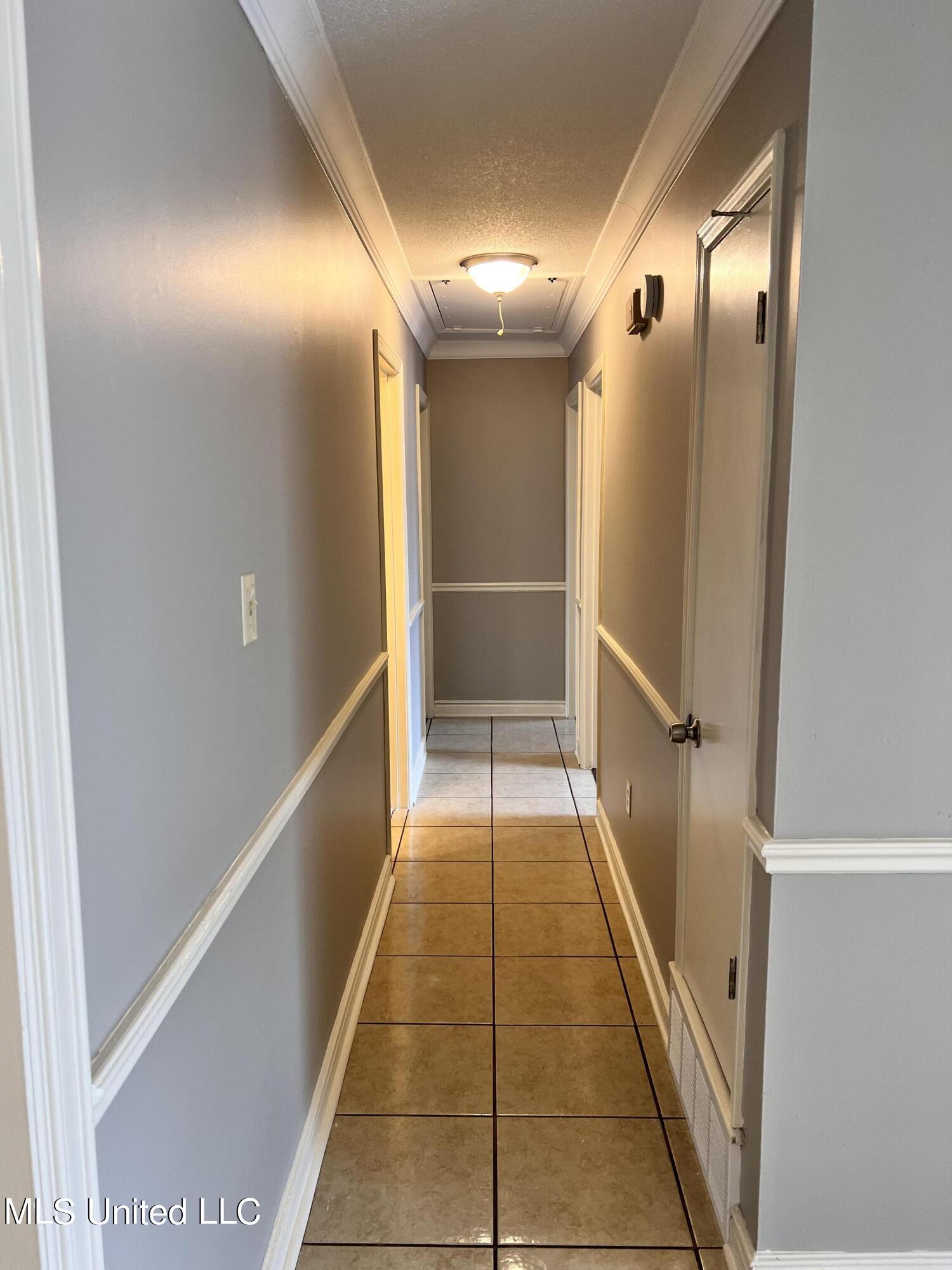 7537 Rockingham Drive Southaven, MS 38671 - Photo 8 of 12 hall