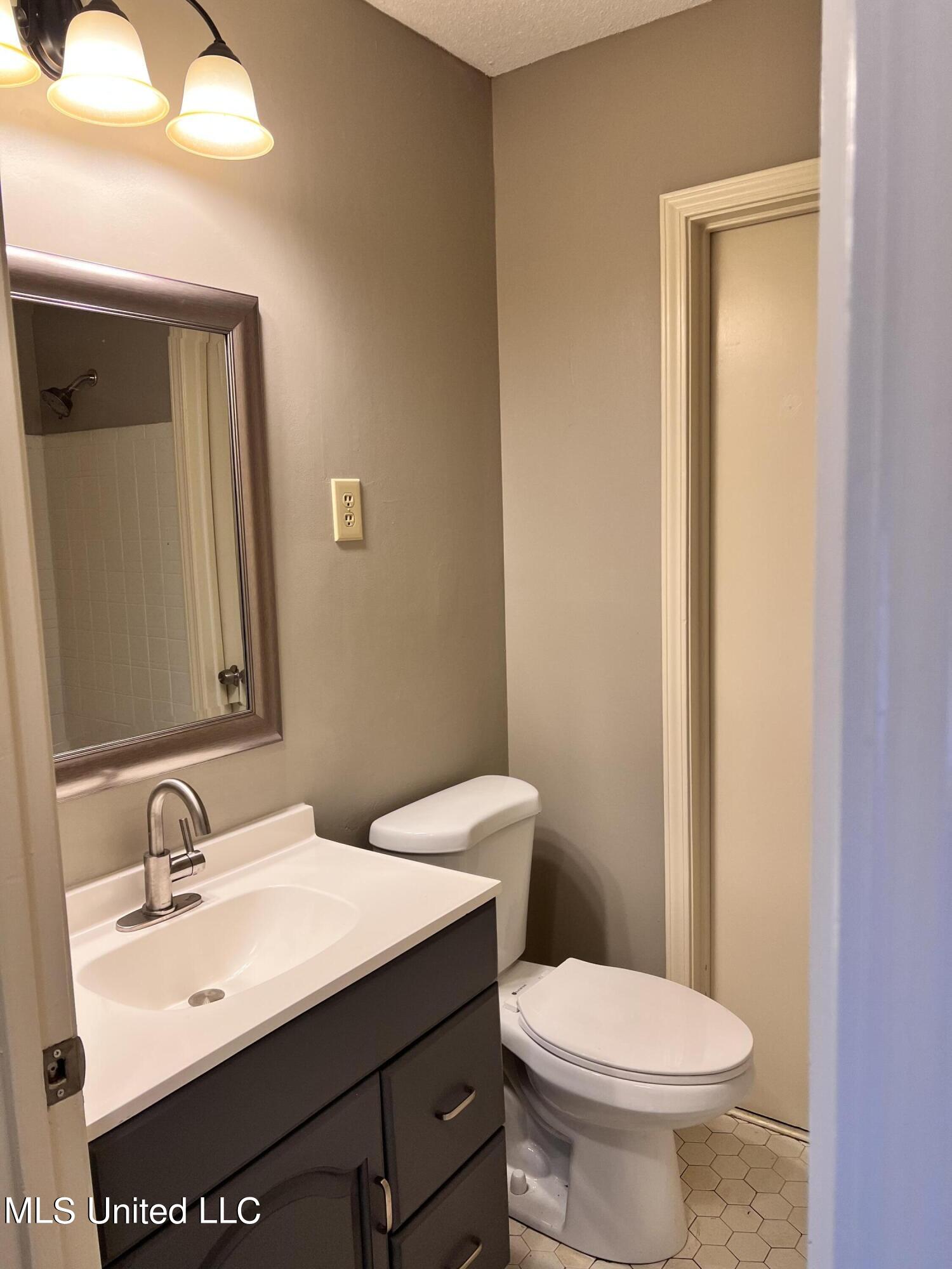 7537 Rockingham Drive Southaven, MS 38671 - Photo 9 of 12 full bath