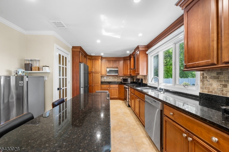 124 Crain Road Paramus, NJ 07652 - Photo 11 of 48