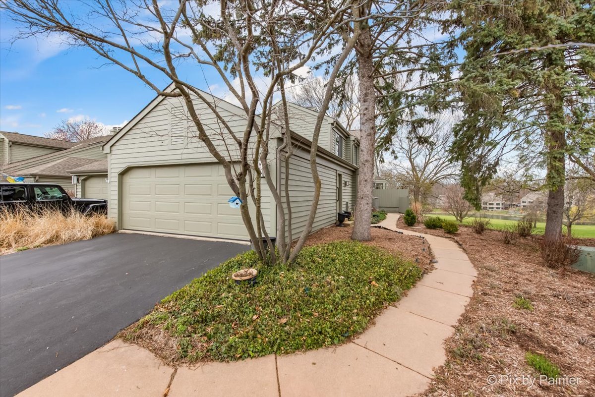 904 Shoreline Road, Unit 925 Lake Barrington, IL 60010 - Photo 1 of 46 Gallery Image 1
