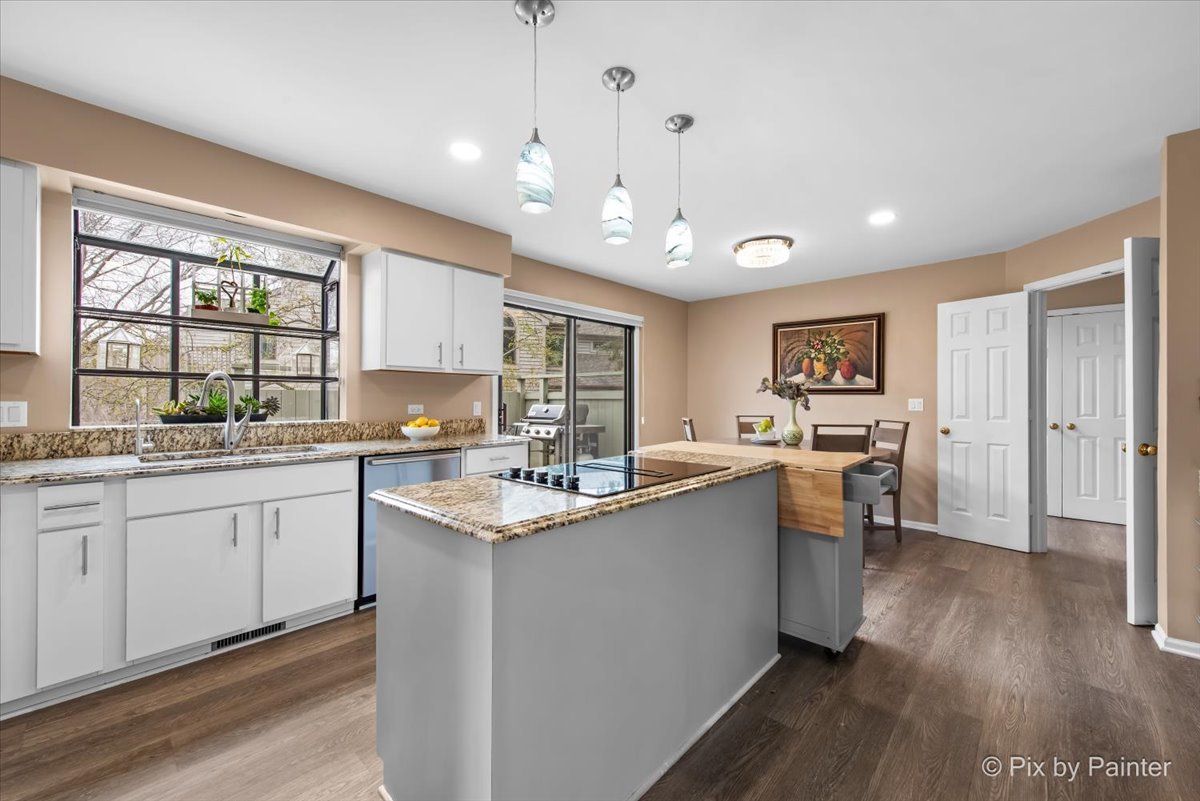 904 Shoreline Road, Unit 925 Lake Barrington, IL 60010 - Photo 11 of 46 Gallery Image 11
