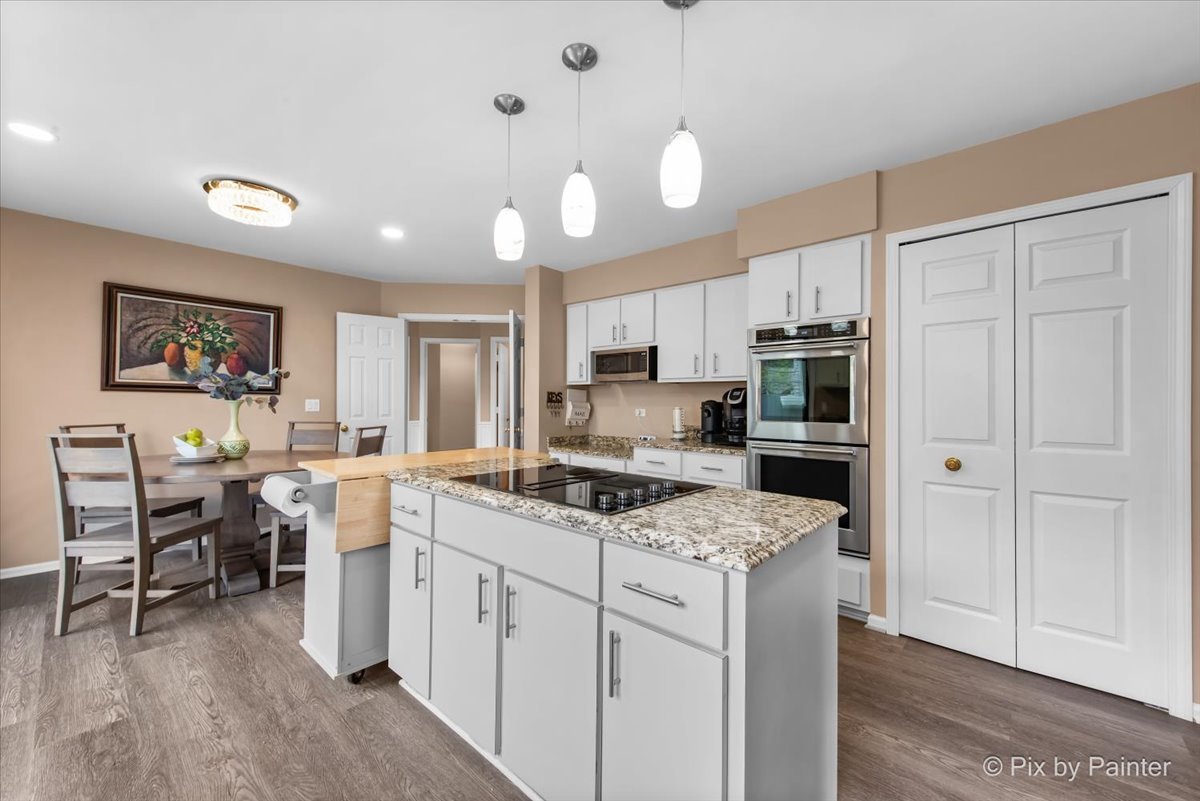 904 Shoreline Road, Unit 925 Lake Barrington, IL 60010 - Photo 12 of 46 Gallery Image 12