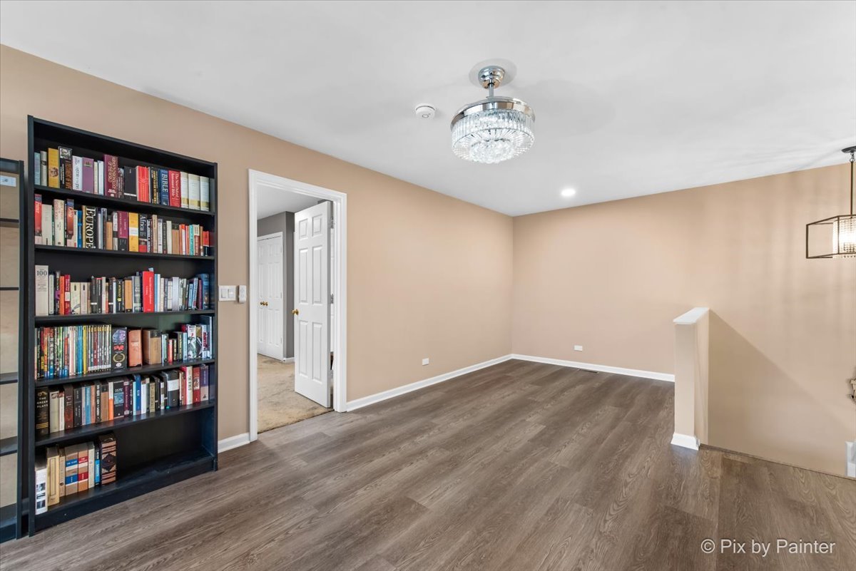 904 Shoreline Road, Unit 925 Lake Barrington, IL 60010 - Photo 19 of 46 Gallery Image 19